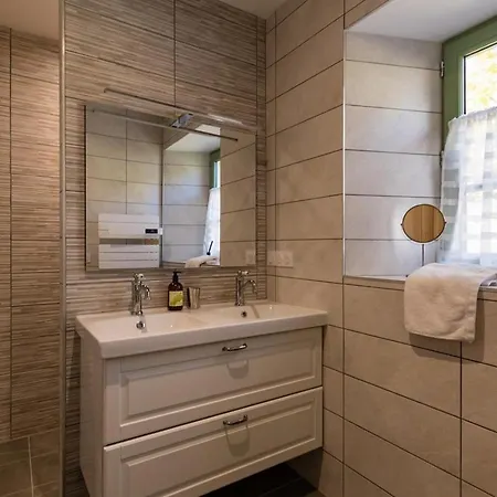 Дом отдыха Du Domaine De Fontreal Saint-Jean-Chambre